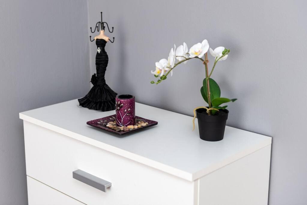Appartamento Spacious And Bright Flat Between Airport & Center Budapest Esterno foto