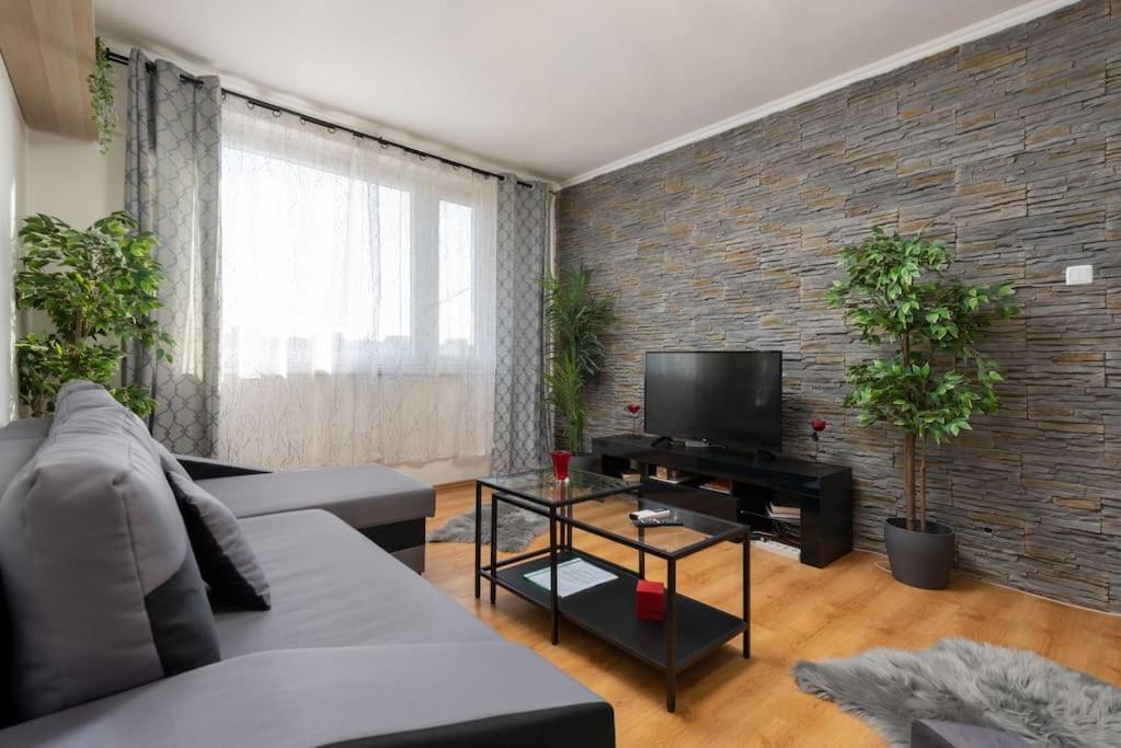 Appartamento Spacious And Bright Flat Between Airport & Center Budapest Esterno foto