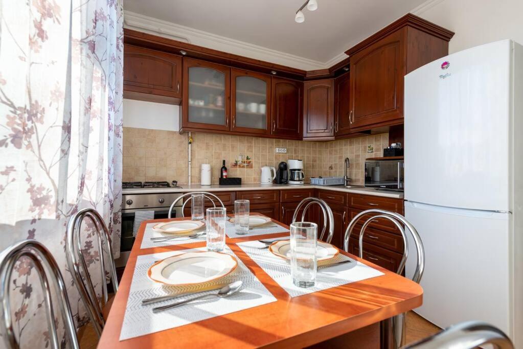 Appartamento Spacious And Bright Flat Between Airport & Center Budapest Esterno foto