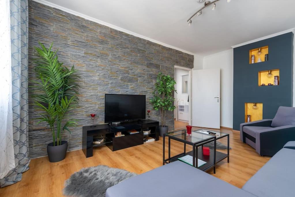 Appartamento Spacious And Bright Flat Between Airport & Center Budapest Esterno foto